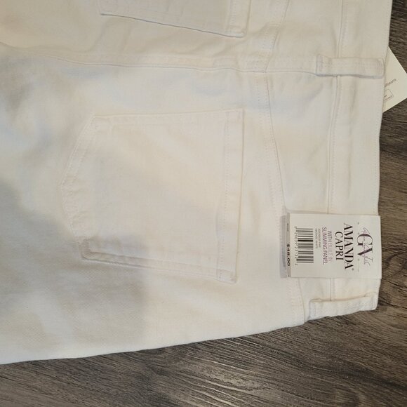Gloria Vanderbilt All Around Slimming Effect Capri White Jean – Size 8 - NWT - Picture 9 of 12